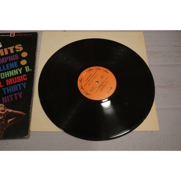Chuck Berry – Golden Hits Vinyl LP Rock & Roll Classics Preowned - Picture 3 of 4
